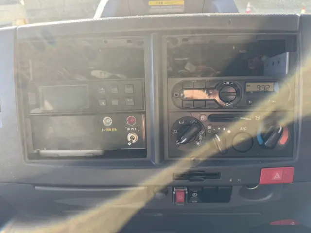 いすゞ エルフ 2RG-NPR88AN(2WD)の写真26