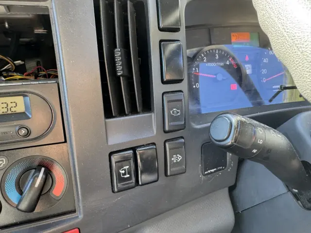 いすゞ エルフ 2RG-NPR88AN(2WD)の写真28