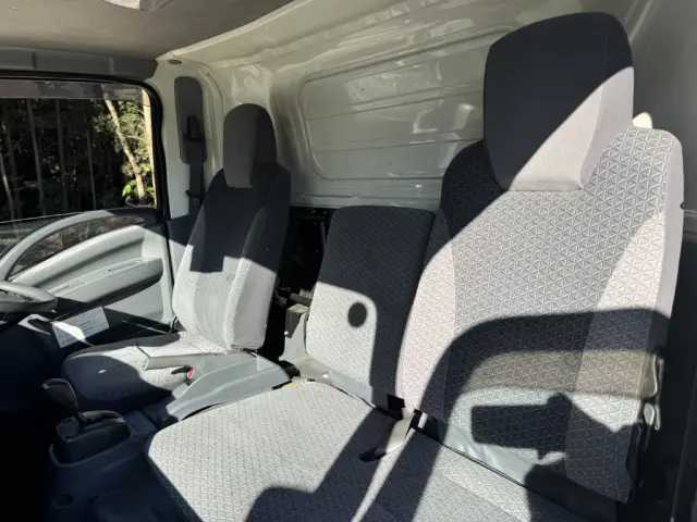 いすゞ エルフ 2RG-NPR88AN(2WD)の写真32