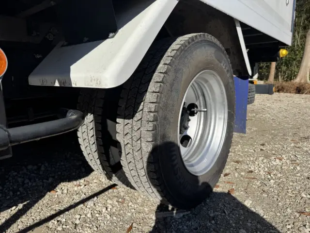 いすゞ エルフ 2RG-NPR88AN(2WD)の写真40