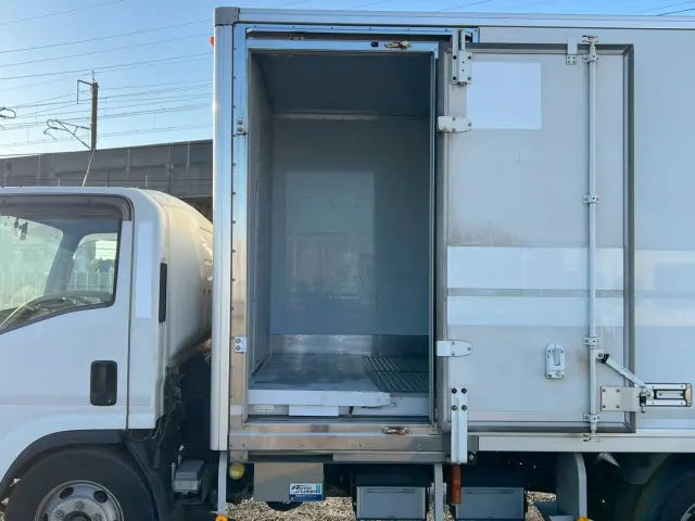 いすゞ エルフ 2RG-NPR88YN(2WD)の写真8