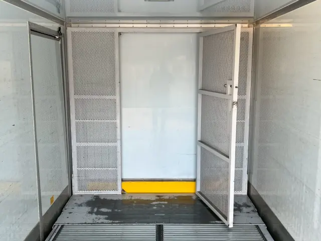 いすゞ エルフ 2RG-NPR88YN(2WD)の写真16