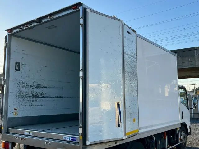 いすゞ エルフ 2RG-NPR88YN(2WD)の写真18