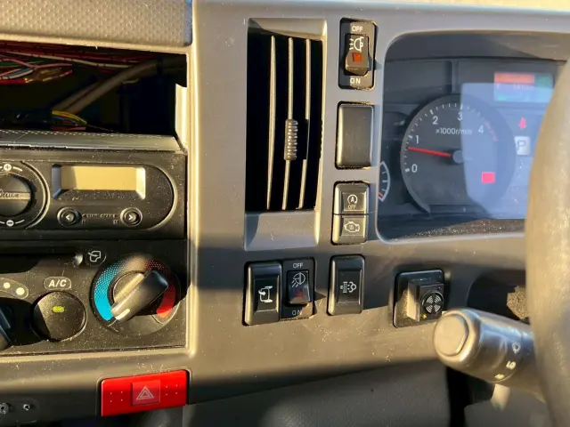 いすゞ エルフ 2RG-NPR88YN(2WD)の写真32