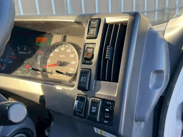 いすゞ エルフ 2RG-NPR88YN(2WD)の写真33