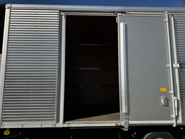 三菱 キャンター 2PG-FEB50(2WD)の写真8