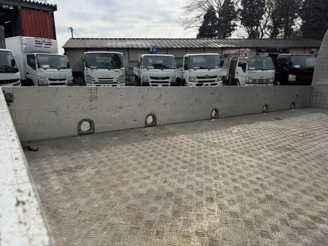 いすゞ エルフ TRG-NLR85AR(2WD)の写真9