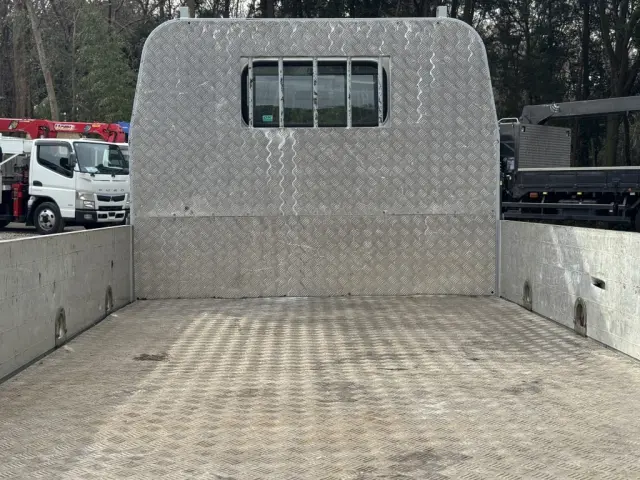 いすゞ エルフ TRG-NLR85AR(2WD)の写真12