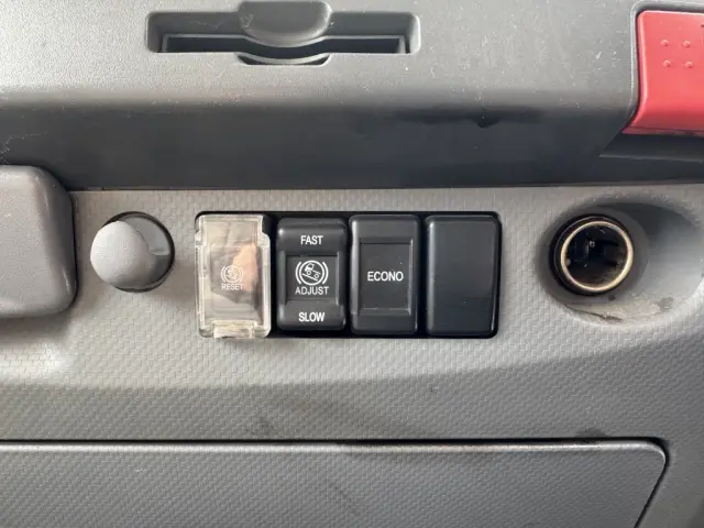 いすゞ エルフ TRG-NLR85AR(2WD)の写真23