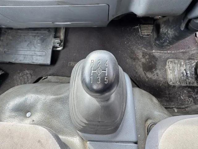 いすゞ エルフ TRG-NLR85AR(2WD)の写真25