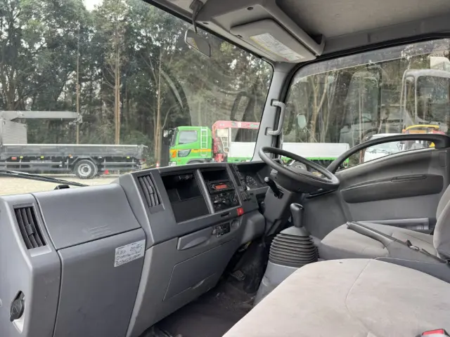 いすゞ エルフ TRG-NLR85AR(2WD)の写真28