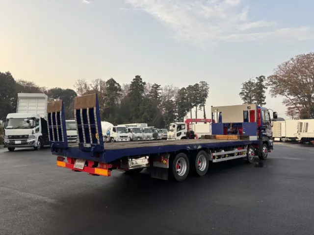 いすゞ ギガ PDG-CYH52W8(8x4)の写真3