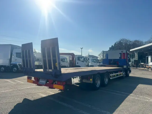 いすゞ ギガ PDG-CYH52W8(8x4)の写真3