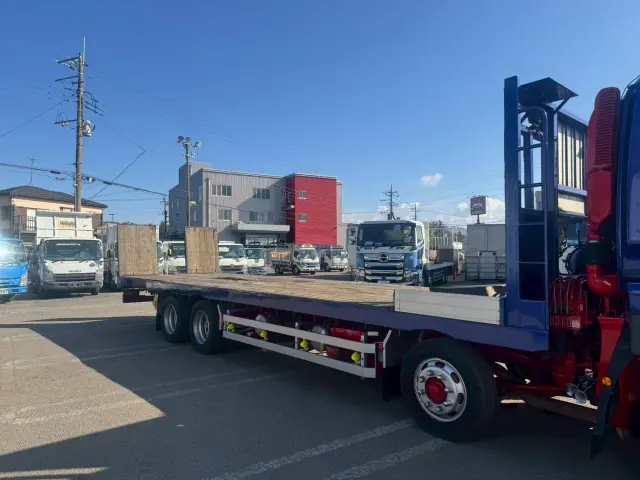 いすゞ ギガ PDG-CYH52W8(8x4)の写真6