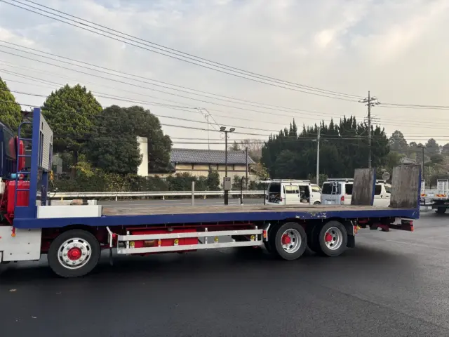 いすゞ ギガ PDG-CYH52W8(8x4)の写真7