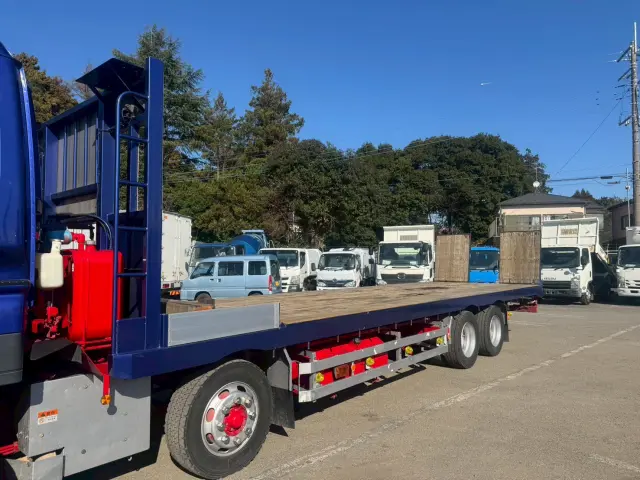 いすゞ ギガ PDG-CYH52W8(8x4)の写真7
