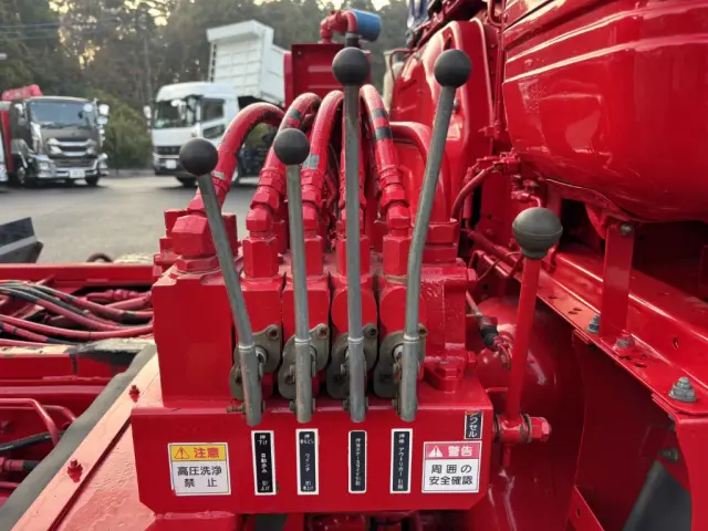 いすゞ ギガ PDG-CYH52W8(8x4)の写真9