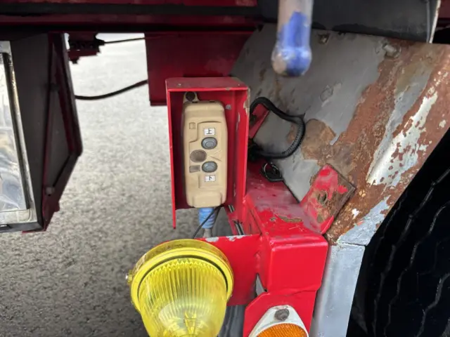 いすゞ ギガ PDG-CYH52W8(8x4)の写真10