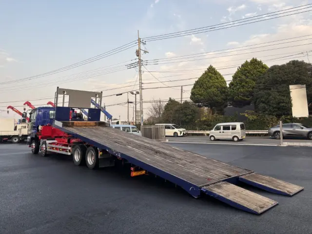 いすゞ ギガ PDG-CYH52W8(8x4)の写真17