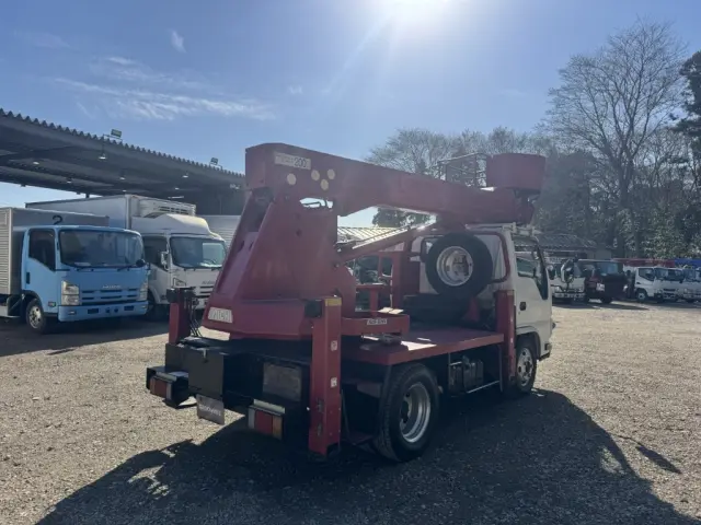 いすゞ エルフ BKG-NKR85N(2WD)の写真3