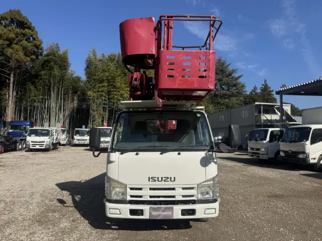 いすゞ エルフ BKG-NKR85N(2WD)の写真5