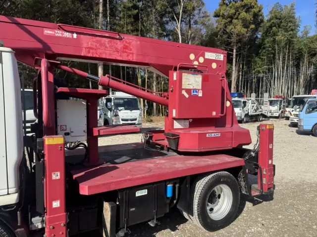 いすゞ エルフ BKG-NKR85N(2WD)の写真7