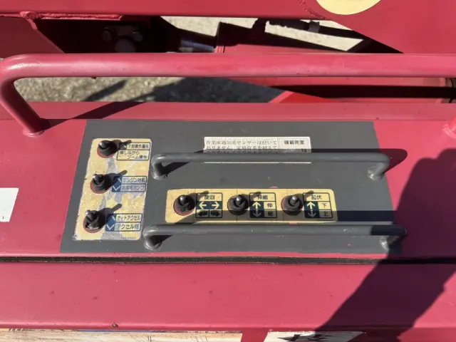 いすゞ エルフ BKG-NKR85N(2WD)の写真10