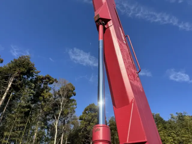 いすゞ エルフ BKG-NKR85N(2WD)の写真13