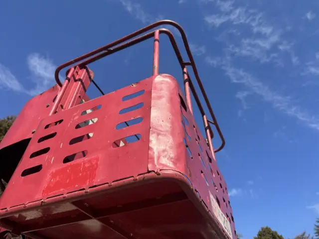 いすゞ エルフ BKG-NKR85N(2WD)の写真14