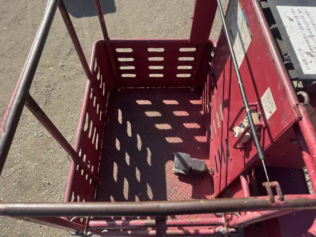 いすゞ エルフ BKG-NKR85N(2WD)の写真15