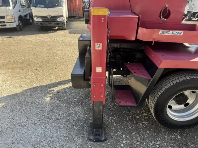 いすゞ エルフ BKG-NKR85N(2WD)の写真19