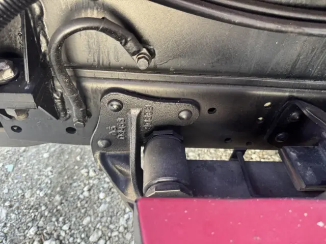 いすゞ エルフ BKG-NKR85N(2WD)の写真24