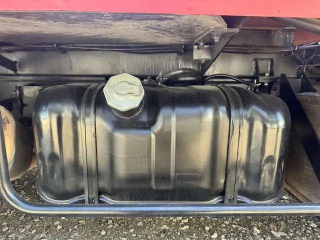 いすゞ エルフ BKG-NKR85N(2WD)の写真28