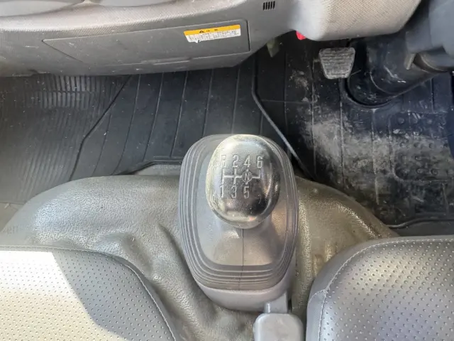 いすゞ エルフ BKG-NKR85N(2WD)の写真32