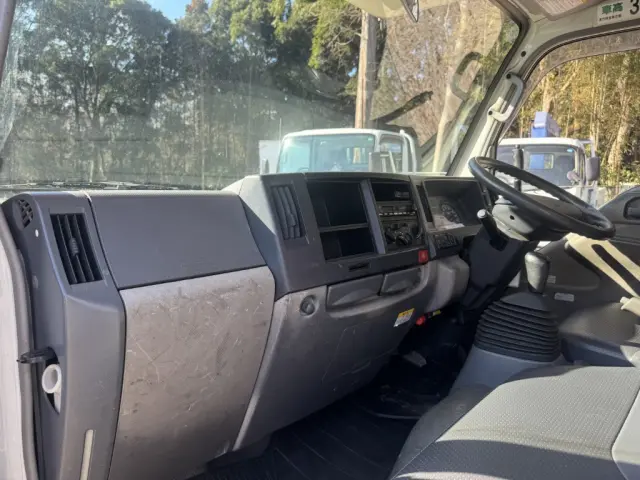 いすゞ エルフ BKG-NKR85N(2WD)の写真35