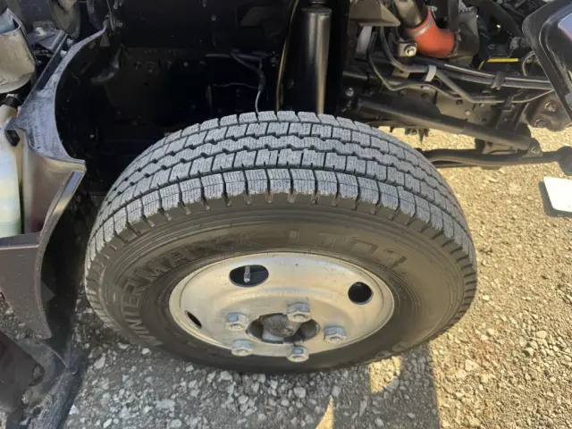 いすゞ エルフ BKG-NKR85N(2WD)の写真42