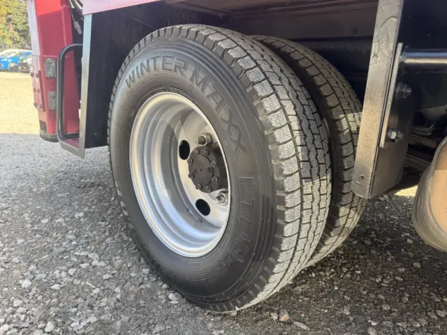 いすゞ エルフ BKG-NKR85N(2WD)の写真44