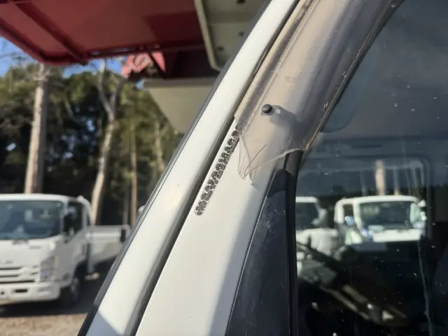 いすゞ エルフ BKG-NKR85N(2WD)の写真46