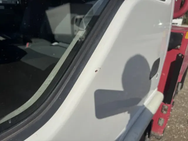 いすゞ エルフ BKG-NKR85N(2WD)の写真47