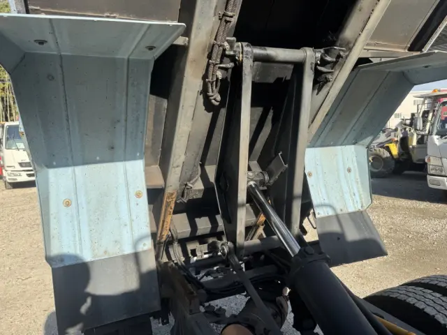 三菱 キャンター SKG-FBA60(2WD)の写真19