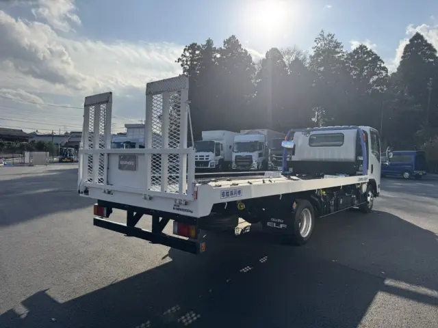 いすゞ エルフ 2RG-NPR88AN(2WD)の写真3