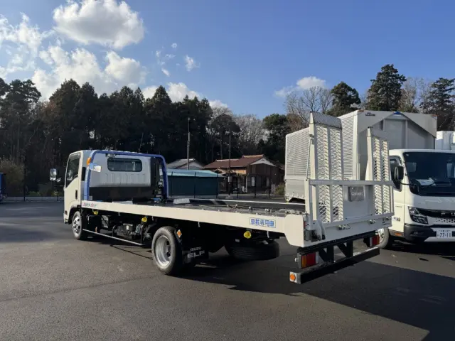 いすゞ エルフ 2RG-NPR88AN(2WD)の写真4