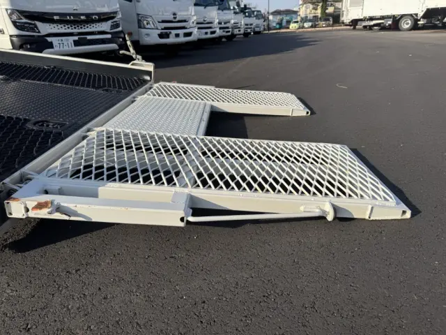 いすゞ エルフ 2RG-NPR88AN(2WD)の写真9