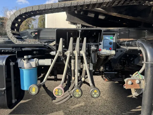 いすゞ エルフ 2RG-NPR88AN(2WD)の写真14