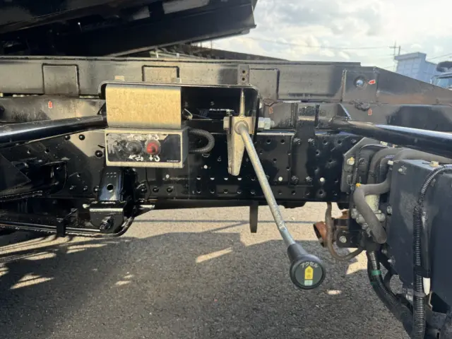 いすゞ エルフ 2RG-NPR88AN(2WD)の写真14