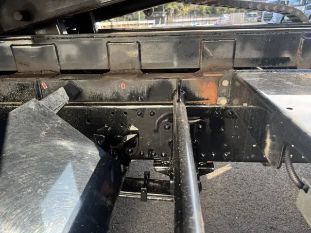 いすゞ エルフ 2RG-NPR88AN(2WD)の写真24