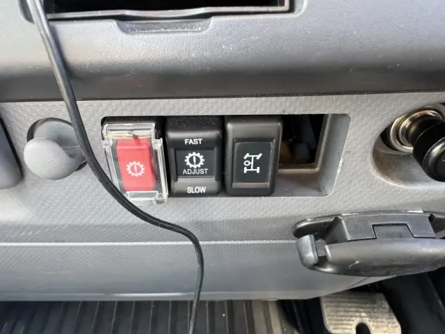 いすゞ エルフ 2RG-NPR88AN(2WD)の写真32