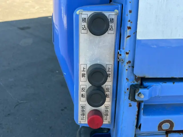 いすゞ エルフ TFG-NMR82ZAN(2WD)の写真9