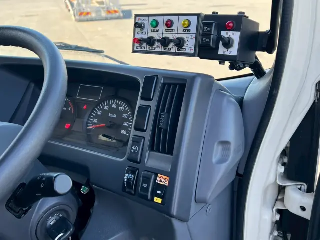 いすゞ エルフ TFG-NMR82ZAN(2WD)の写真30