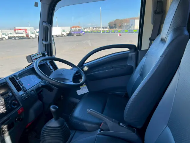 いすゞ エルフ TFG-NMR82ZAN(2WD)の写真32